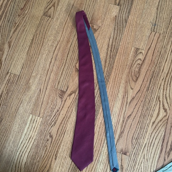 Elegant Burgundy and Gray silk Ties Set Tommy Hilfiger - Picture 4 of 5